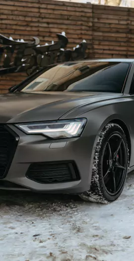Перетянули потолок Audi A6 в алькантару и окрасили потолочный пластик в черный цвет